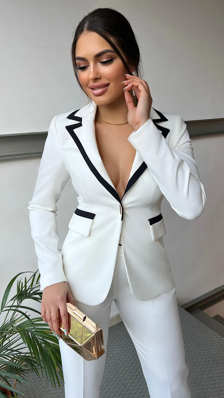 Blazer Blanca Detalle Negro(Se Vende En Conjunto)