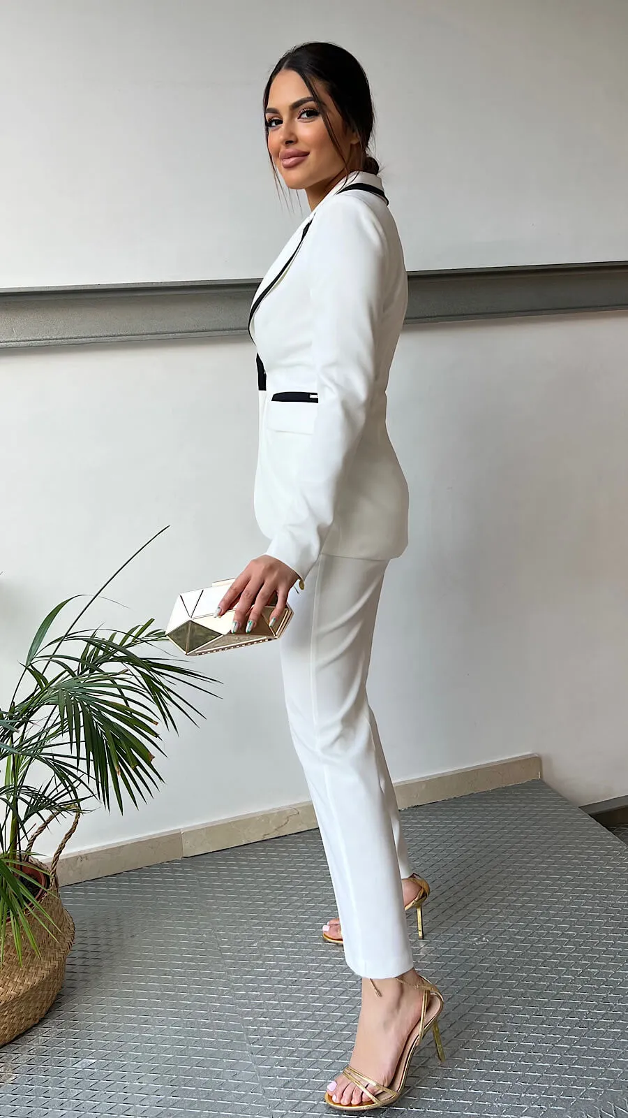 Blazer Blanca Detalle Negro(Se Vende En Conjunto)