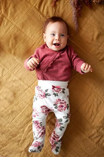 Body rosa cruzado de bebe colección Roses