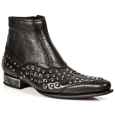 Botin hombre negro piel con tachuelas
