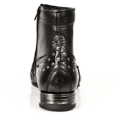 Botin hombre negro piel con tachuelas
