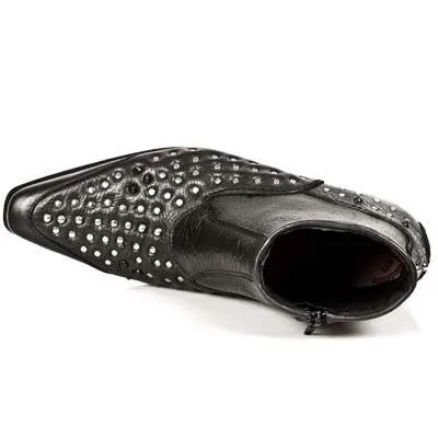 Botin hombre negro piel con tachuelas
