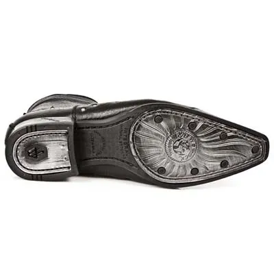 Botin hombre negro piel con tachuelas
