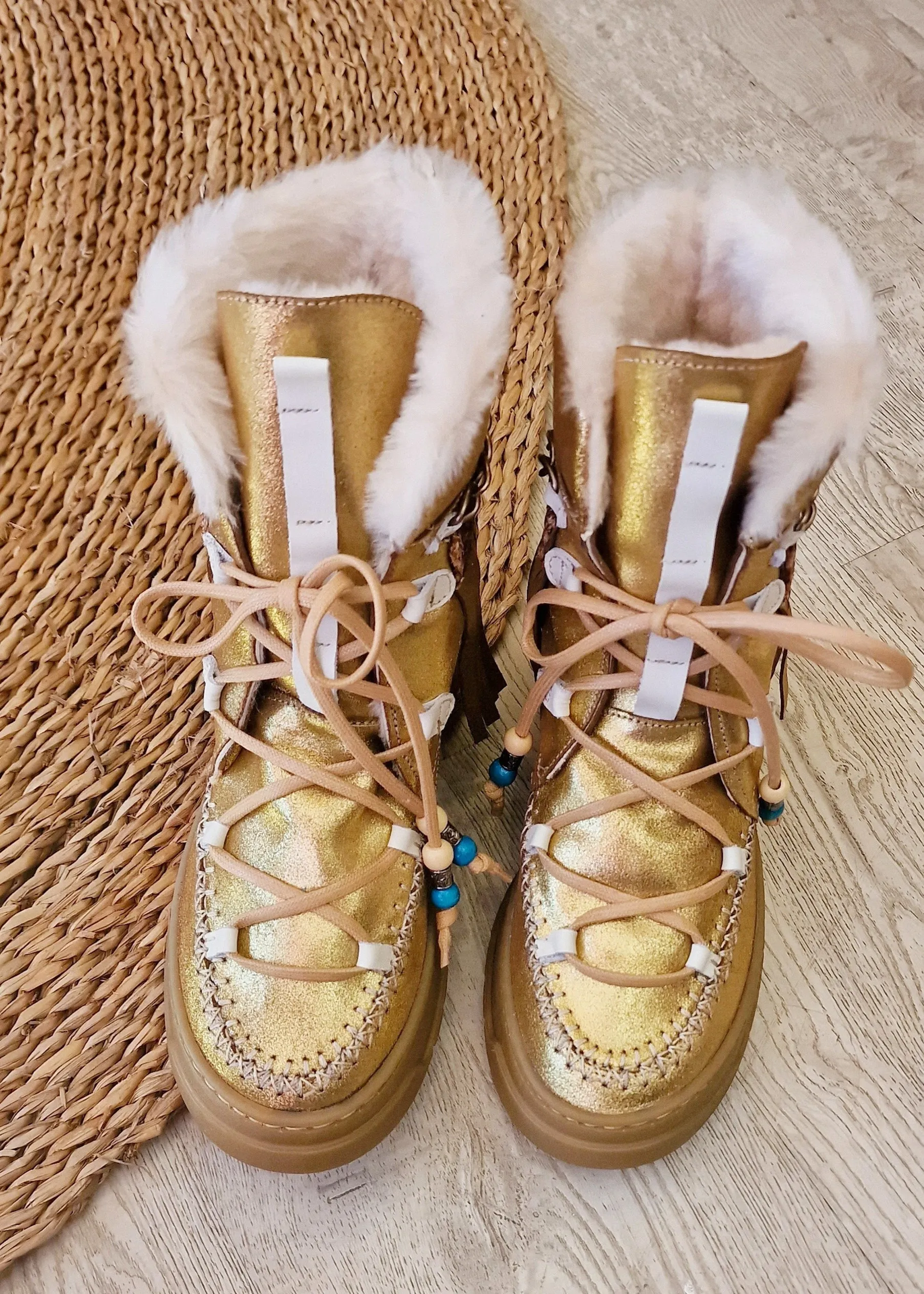 Botines dorados piel con pelito