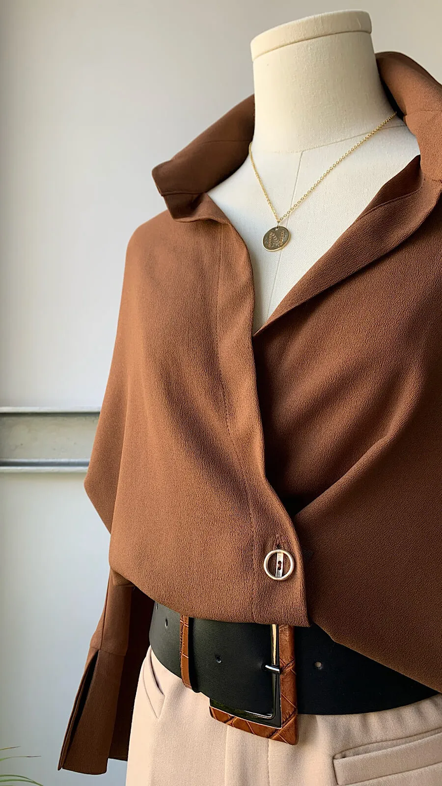 Camisa Francesa Botones Coffee