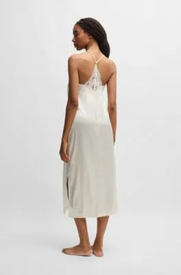 Camisón largo de satén con ribetes de encaje
