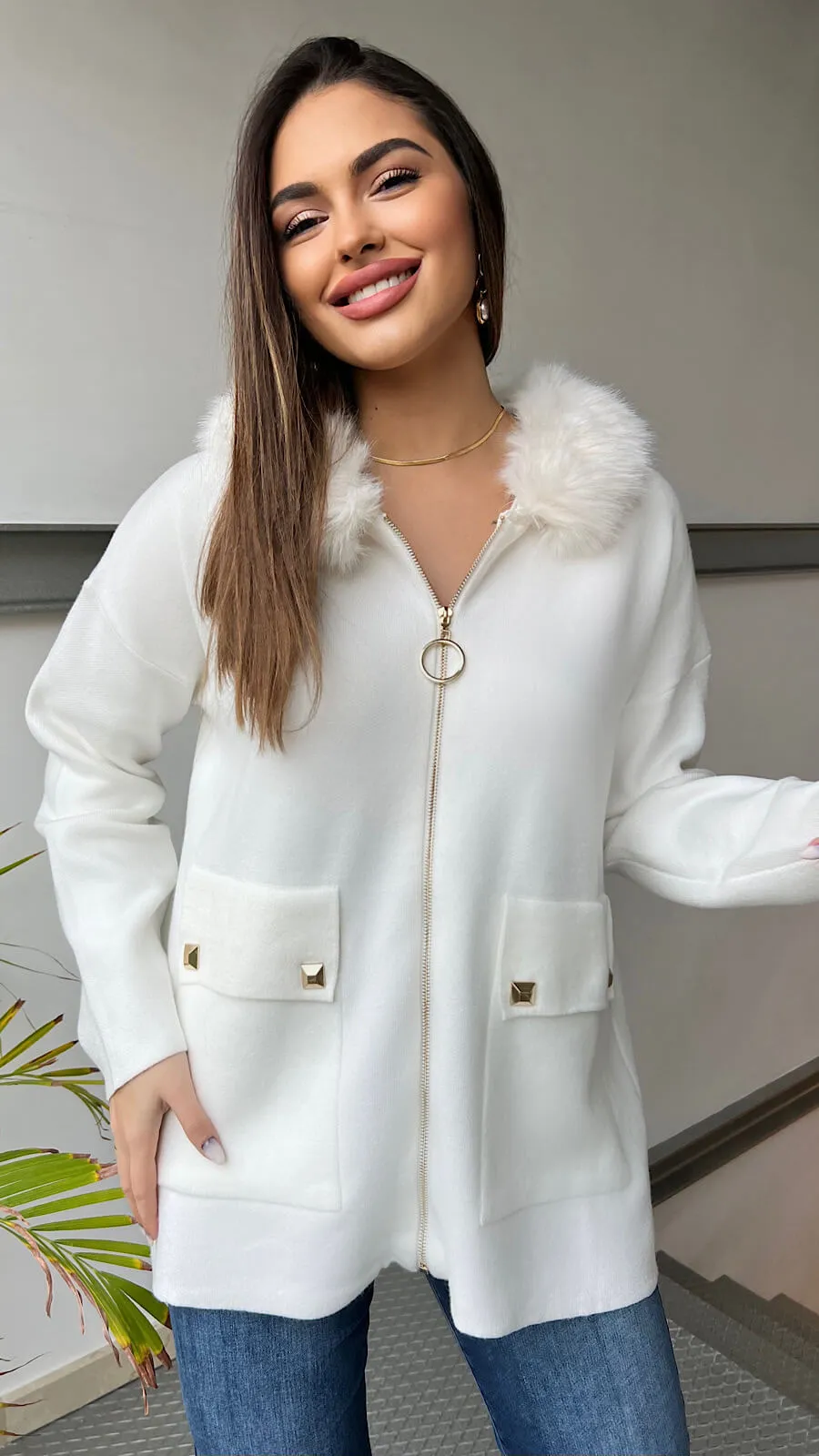 Chaqueta Tachas Doradas Cuello Pelo Desmontable