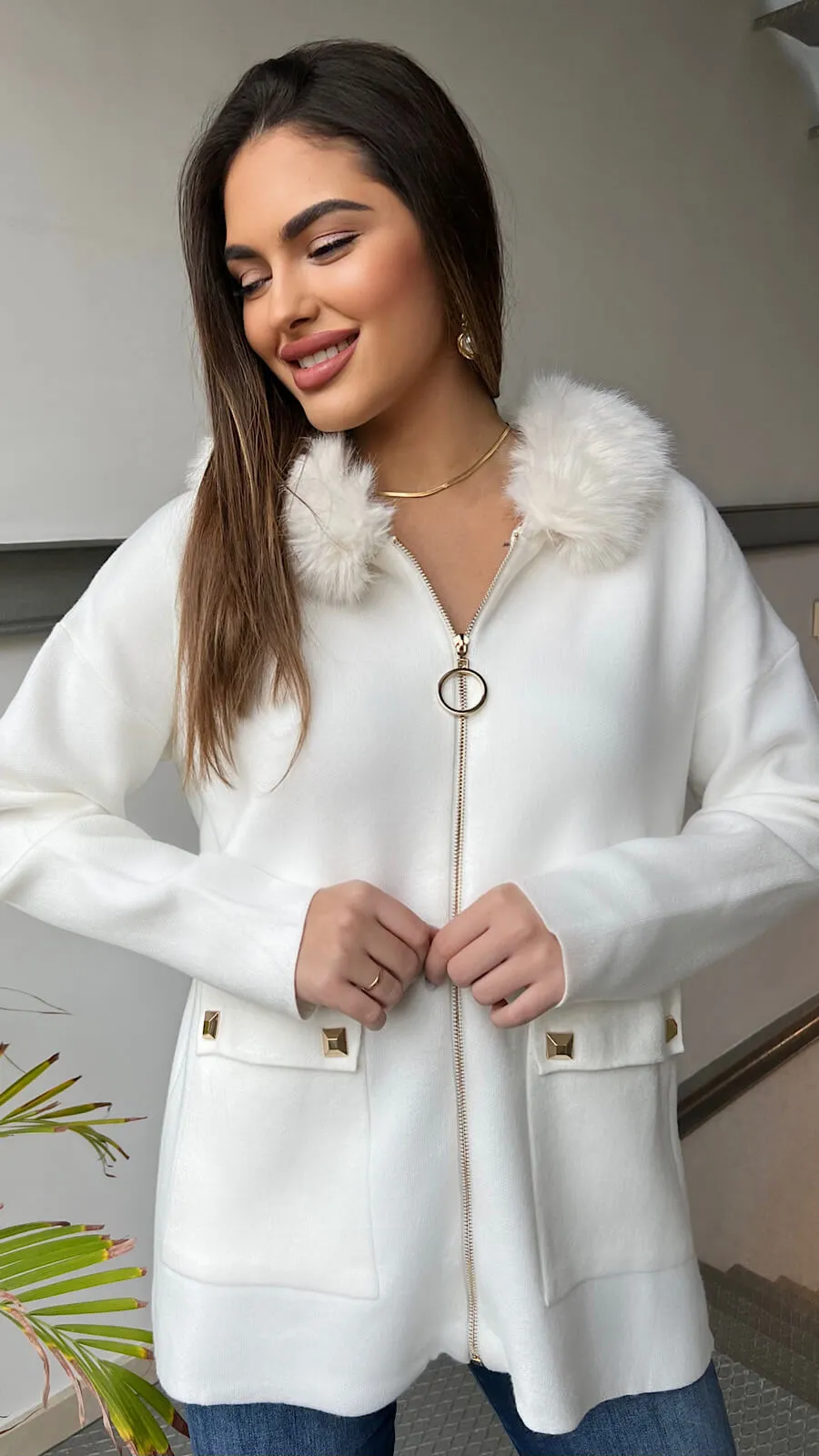 Chaqueta Tachas Doradas Cuello Pelo Desmontable