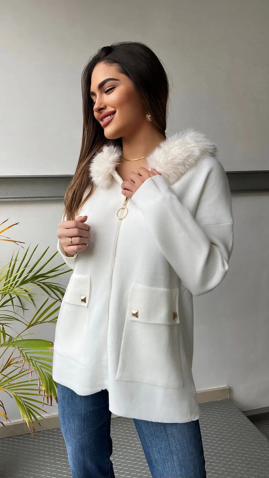 Chaqueta Tachas Doradas Cuello Pelo Desmontable