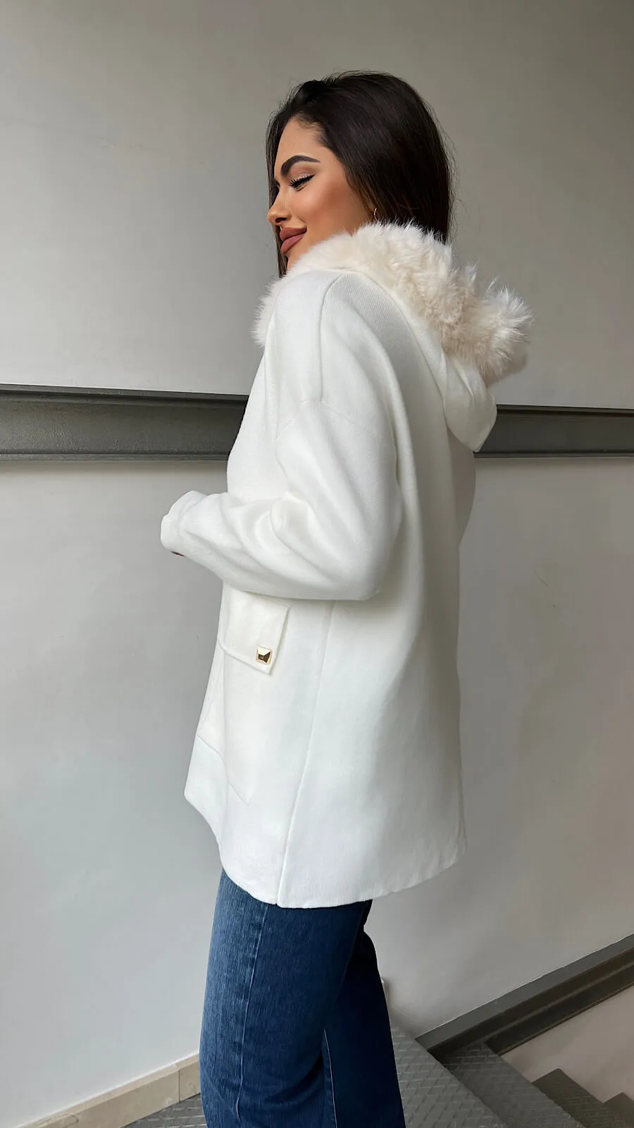 Chaqueta Tachas Doradas Cuello Pelo Desmontable