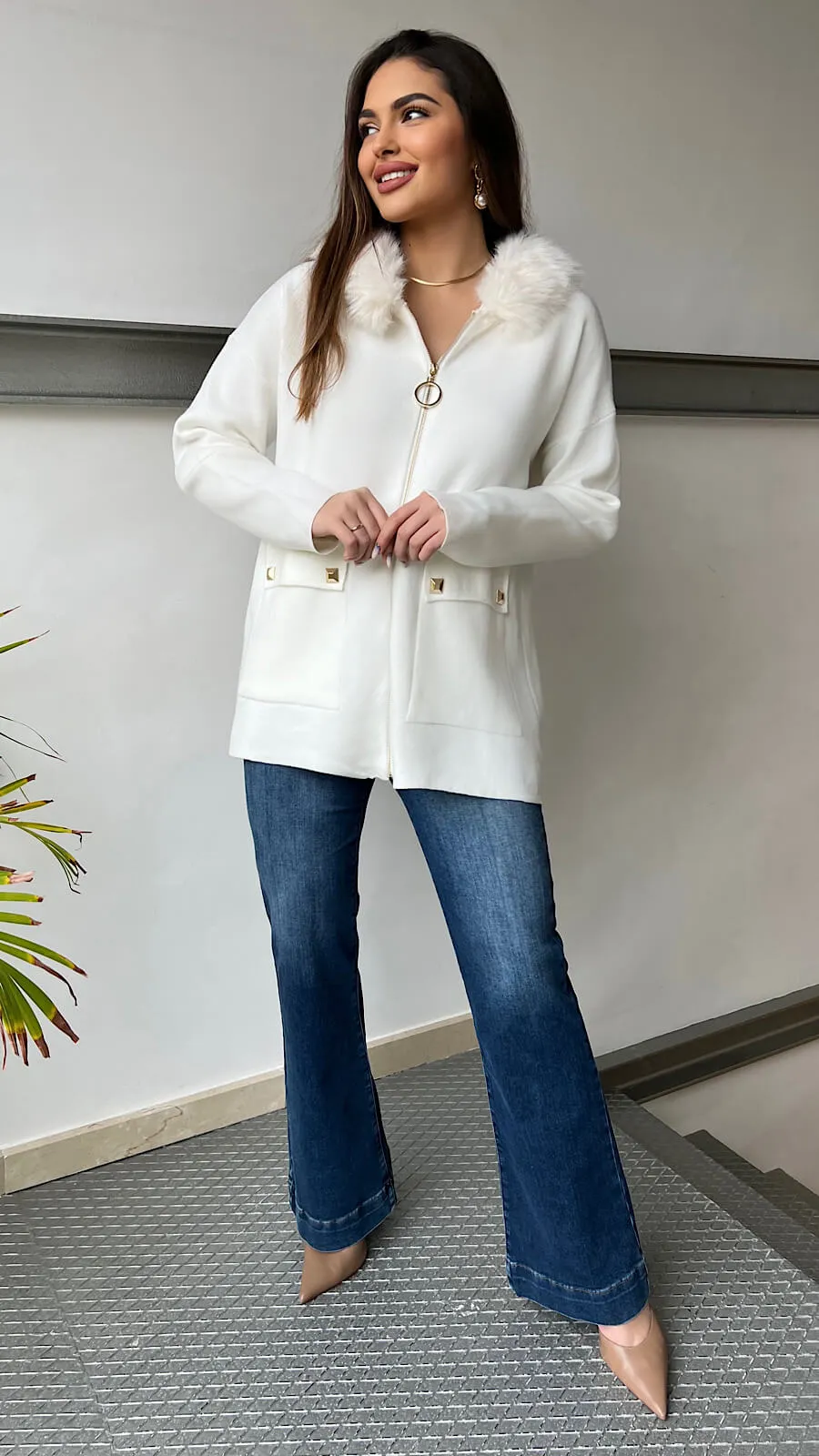 Chaqueta Tachas Doradas Cuello Pelo Desmontable