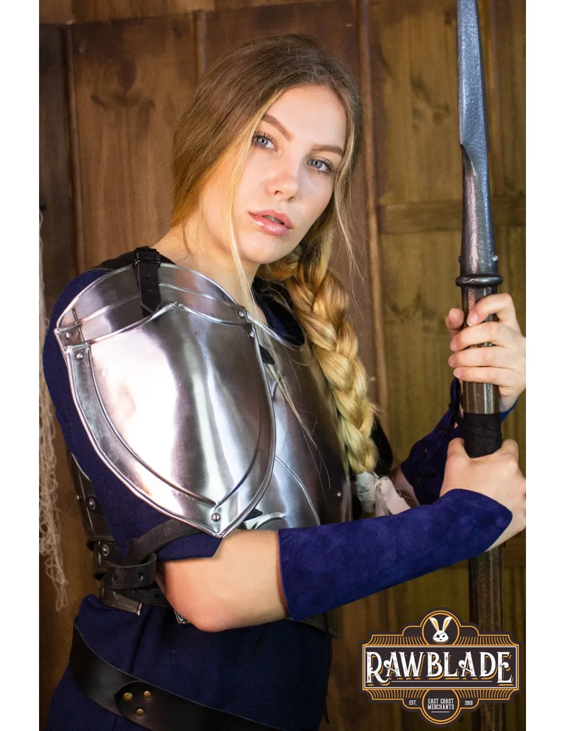 Coraza medieval con hombreras para mujeres