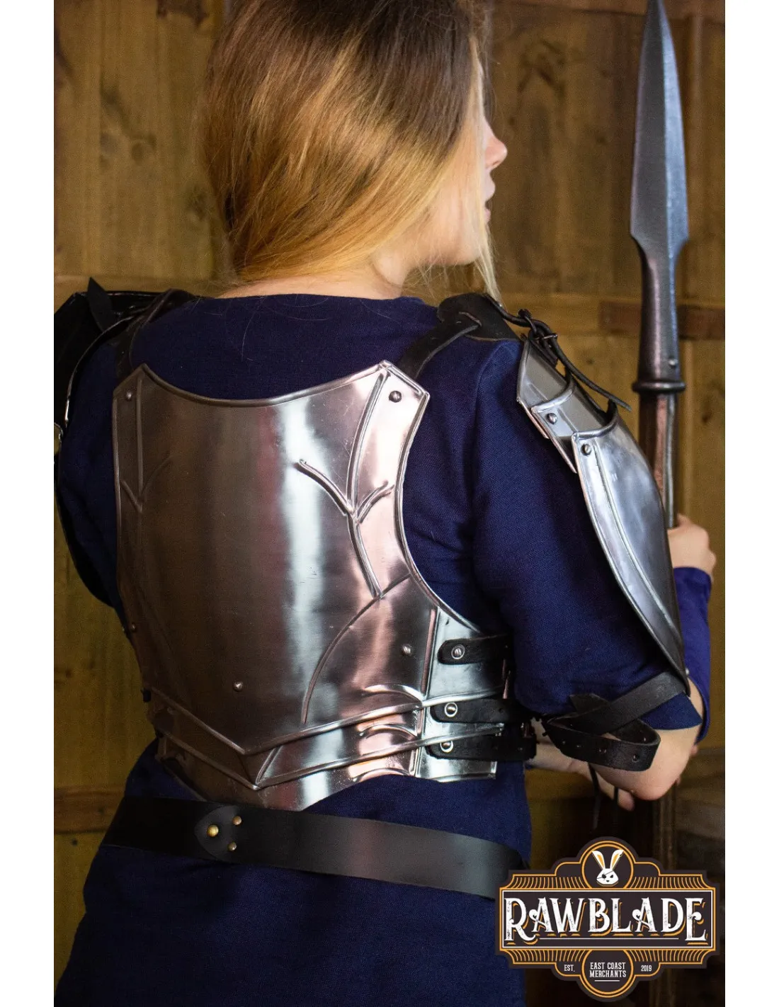 Coraza medieval con hombreras para mujeres