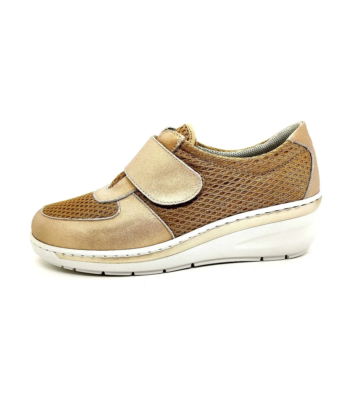 Deportivo con cierre de velcro en color champagne