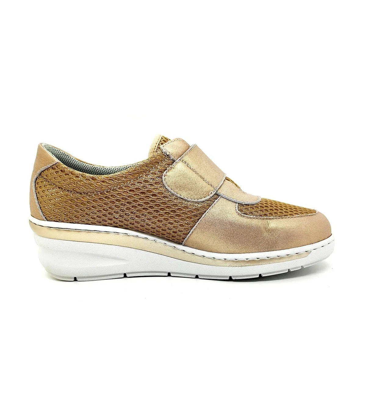 Deportivo con cierre de velcro en color champagne