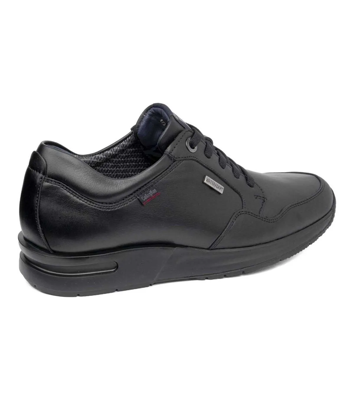 Deportivo de piel negra con cordones