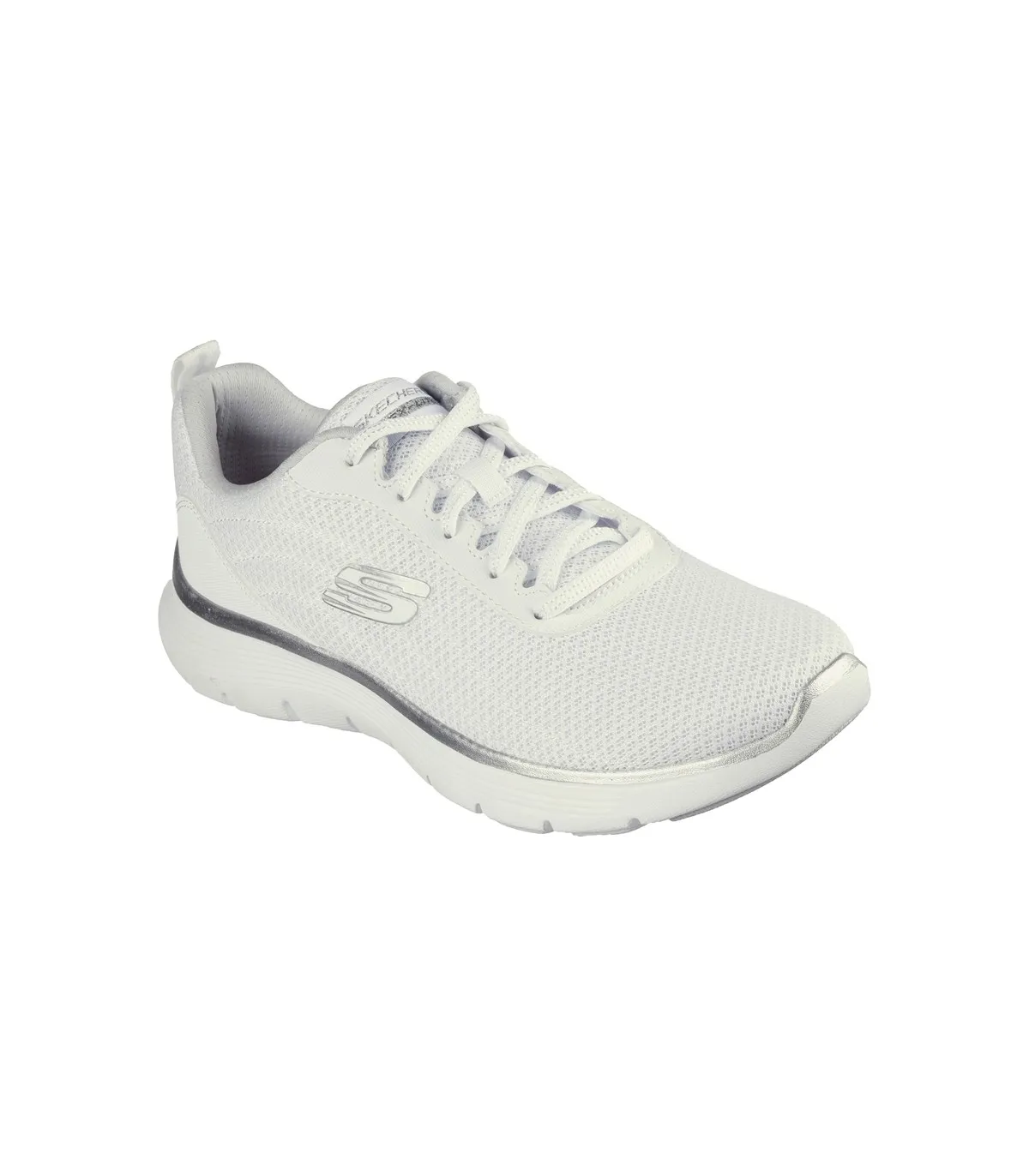 Deportivos blancos, ideales para caminar