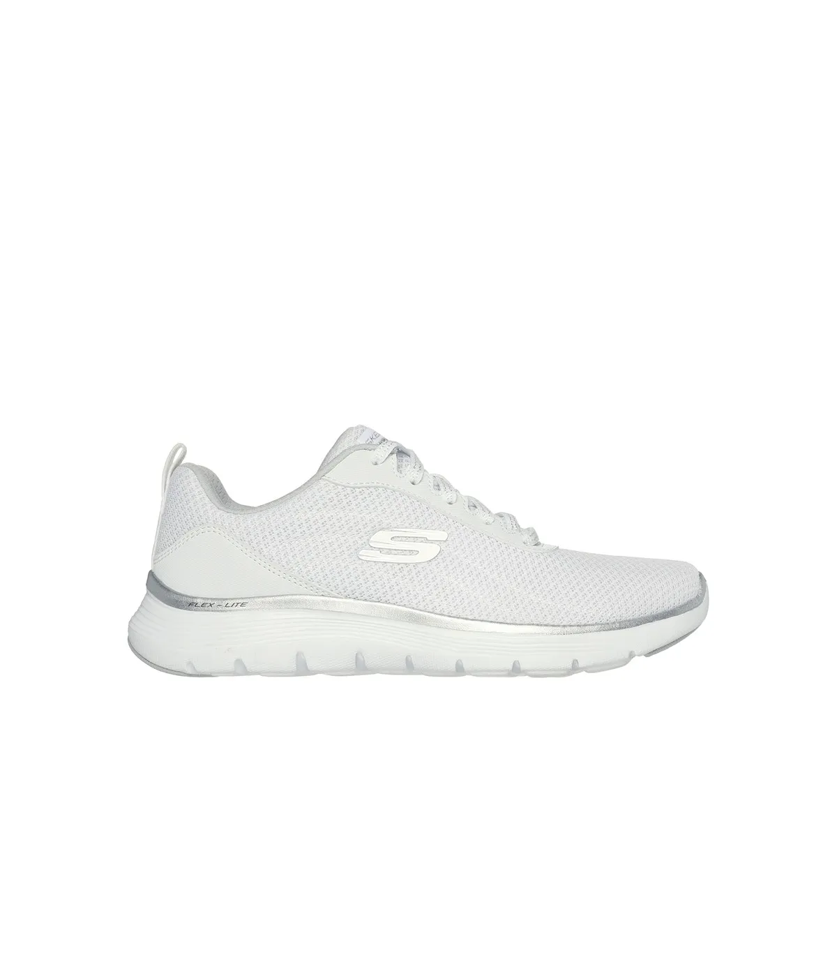 Deportivos blancos, ideales para caminar
