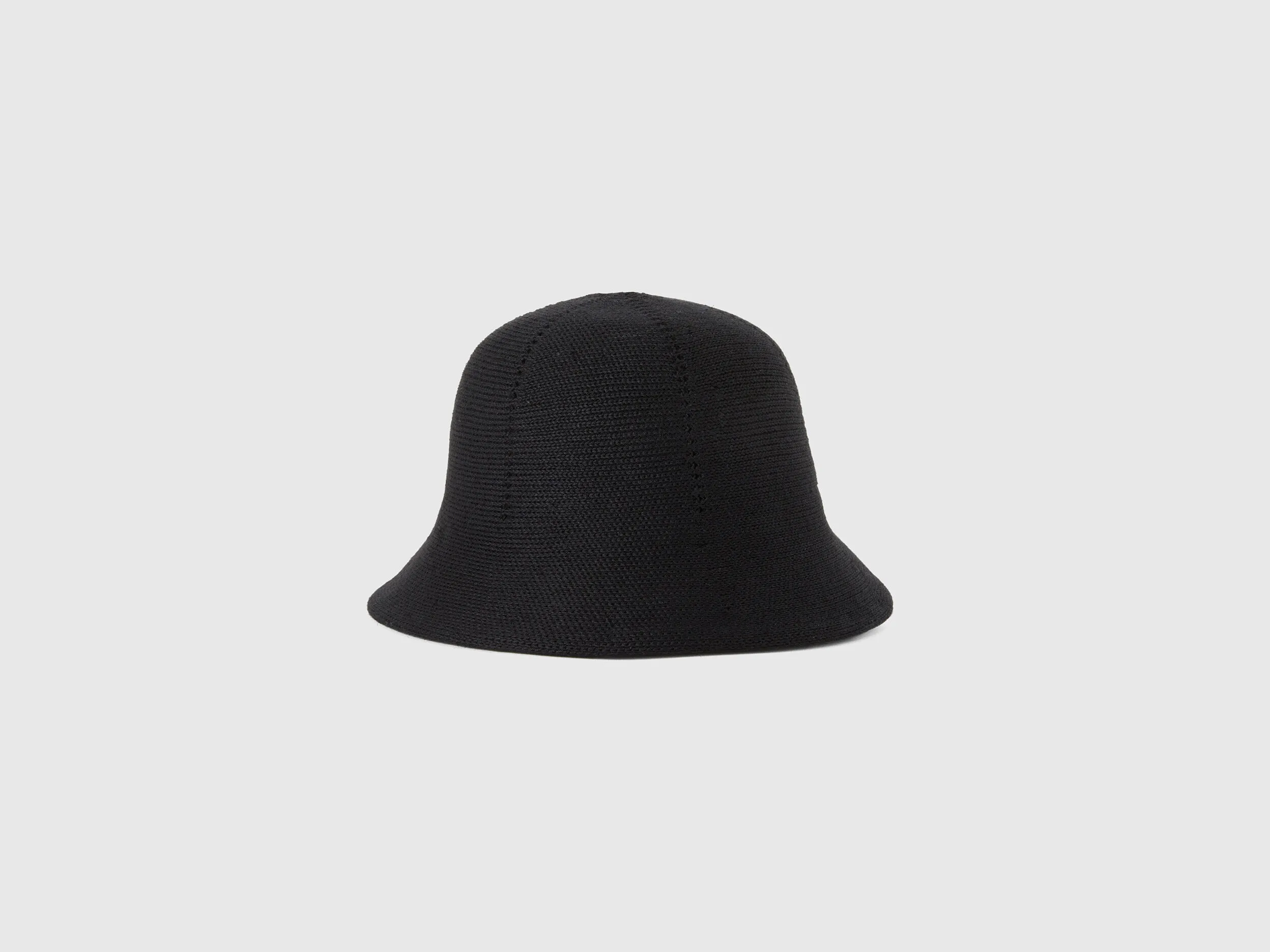 Gorra acampanado negro