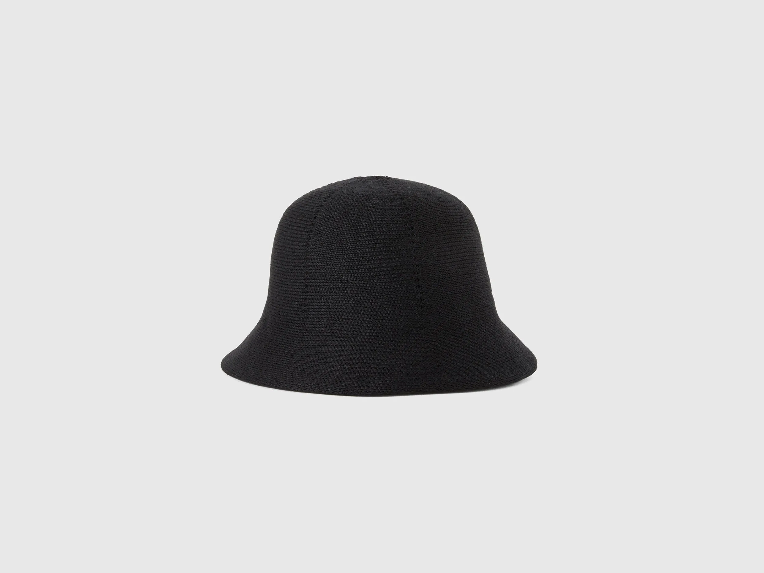 Gorra acampanado negro