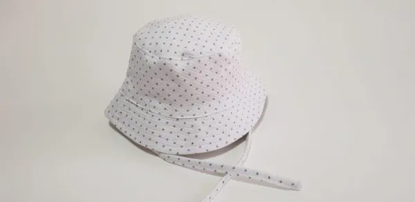 Gorrito Bebe Estrellas Azules. Monnuage.