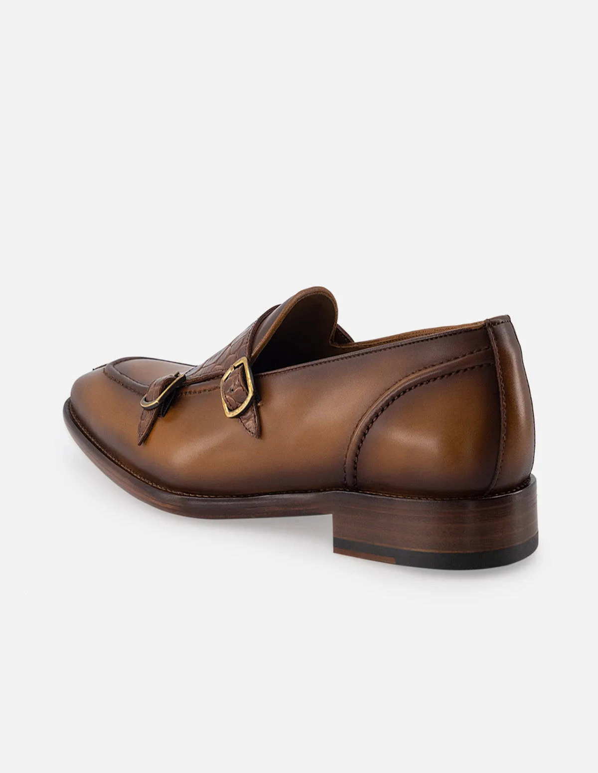 Monk en piel color cuero con hebillas y sombreados en aerografo para hombre
