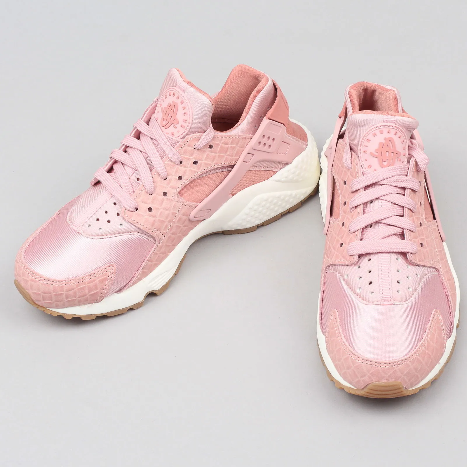 Nike WMNS Air Huarache Run Premium