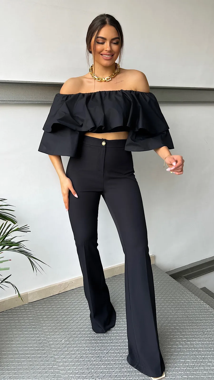 Pantalón Negro Botón Dorado