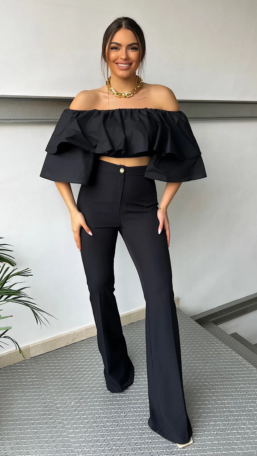 Pantalón Negro Botón Dorado