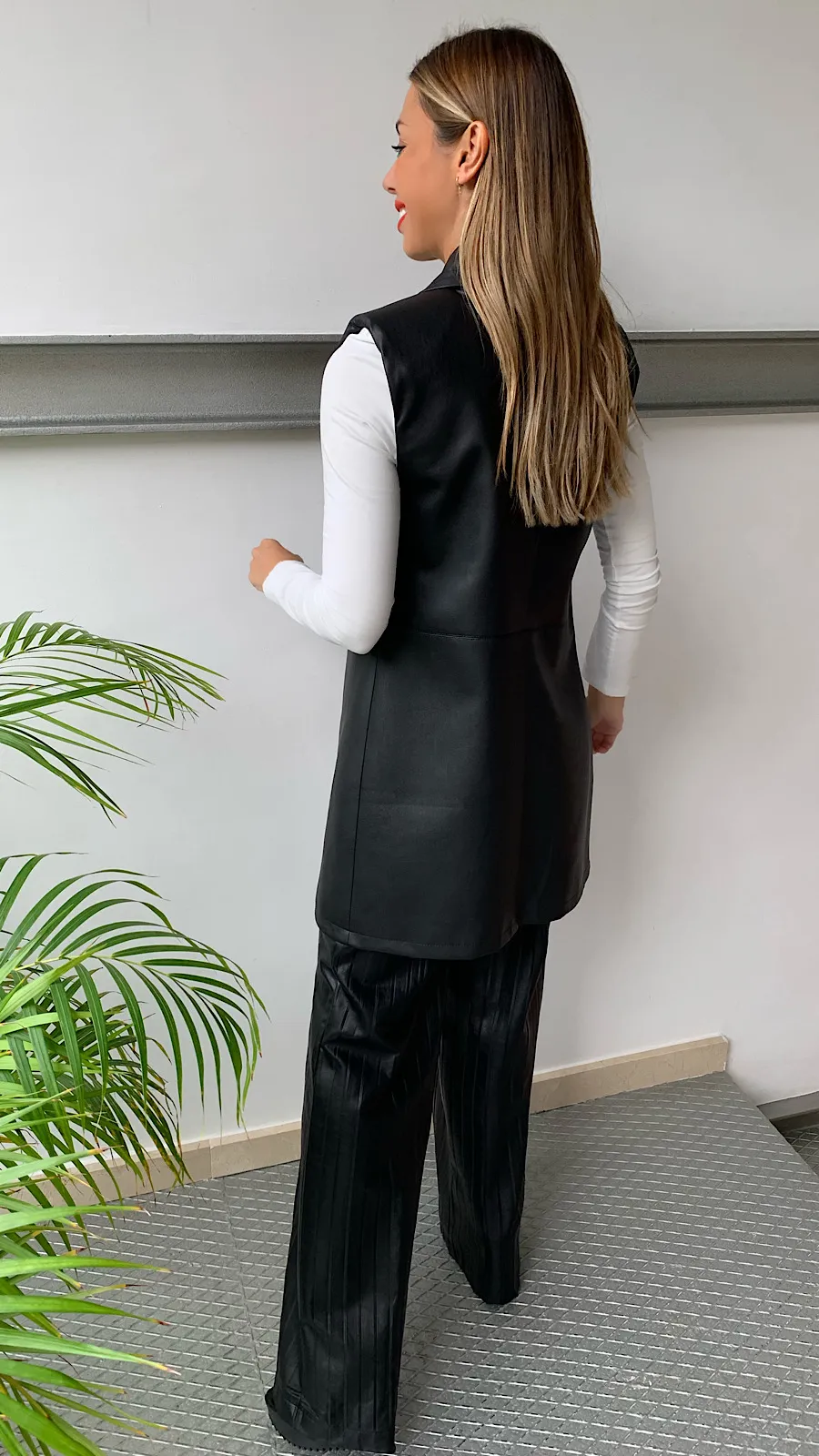 Pantalón Palazzo Plisado Negro Efecto Piel