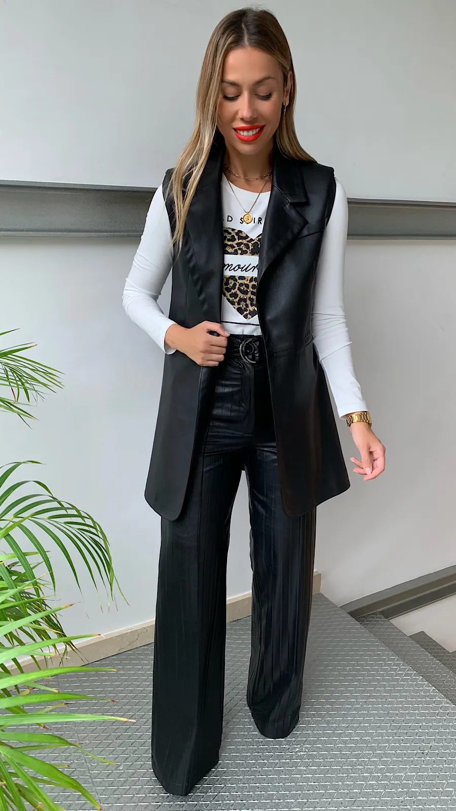 Pantalón Palazzo Plisado Negro Efecto Piel