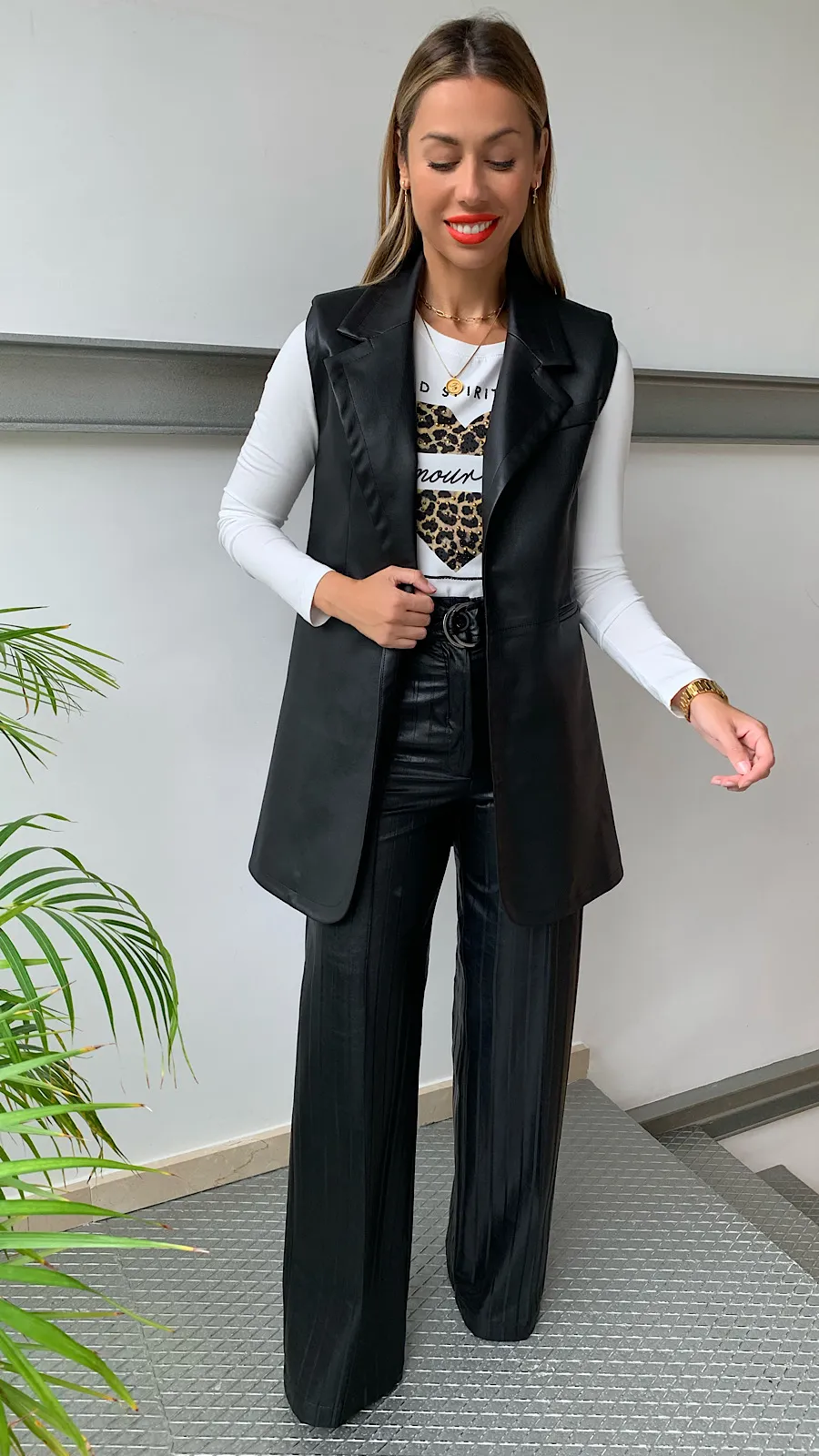 Pantalón Palazzo Plisado Negro Efecto Piel