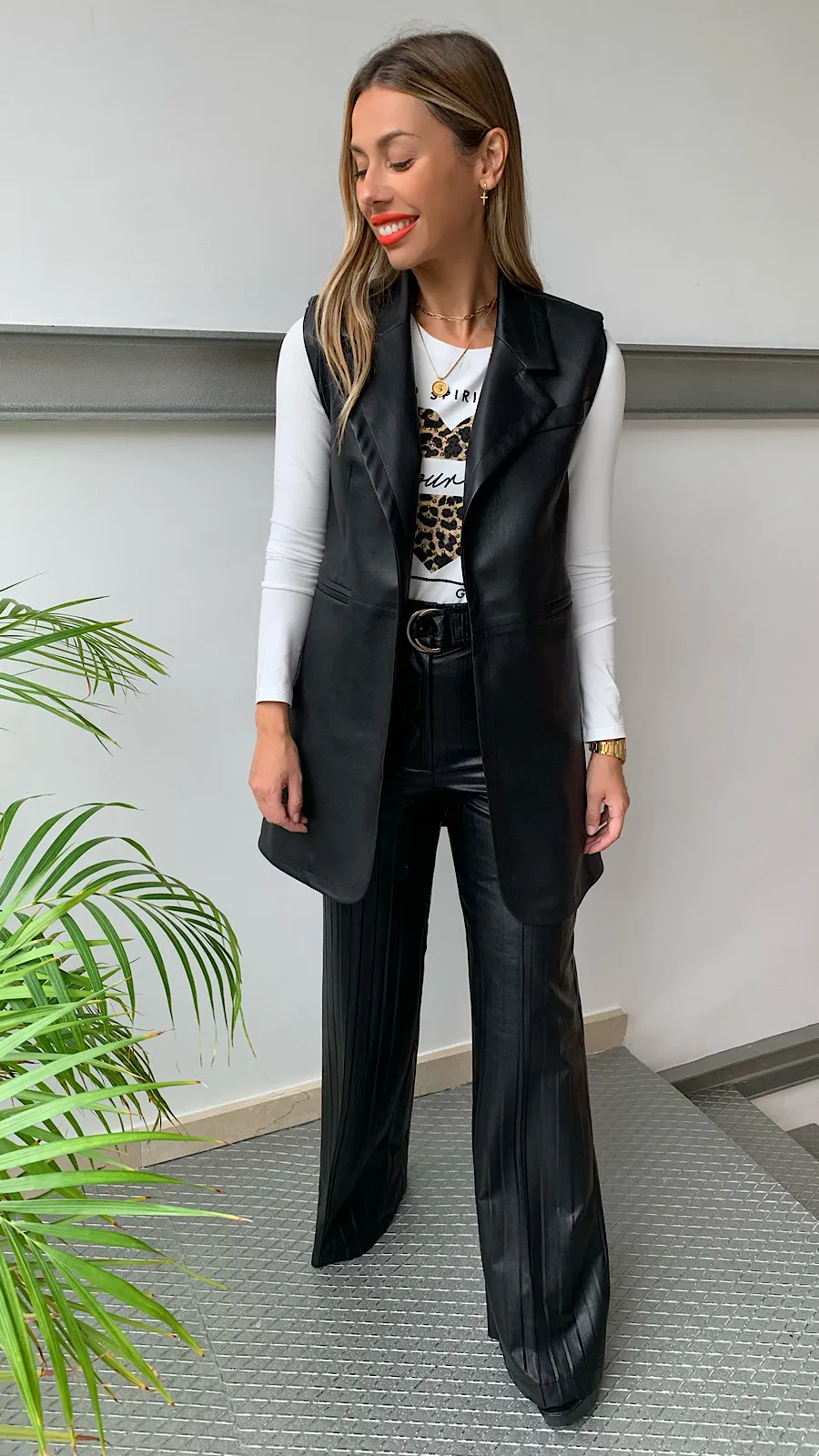 Pantalón Palazzo Plisado Negro Efecto Piel