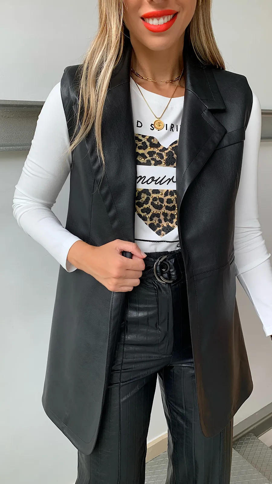 Pantalón Palazzo Plisado Negro Efecto Piel