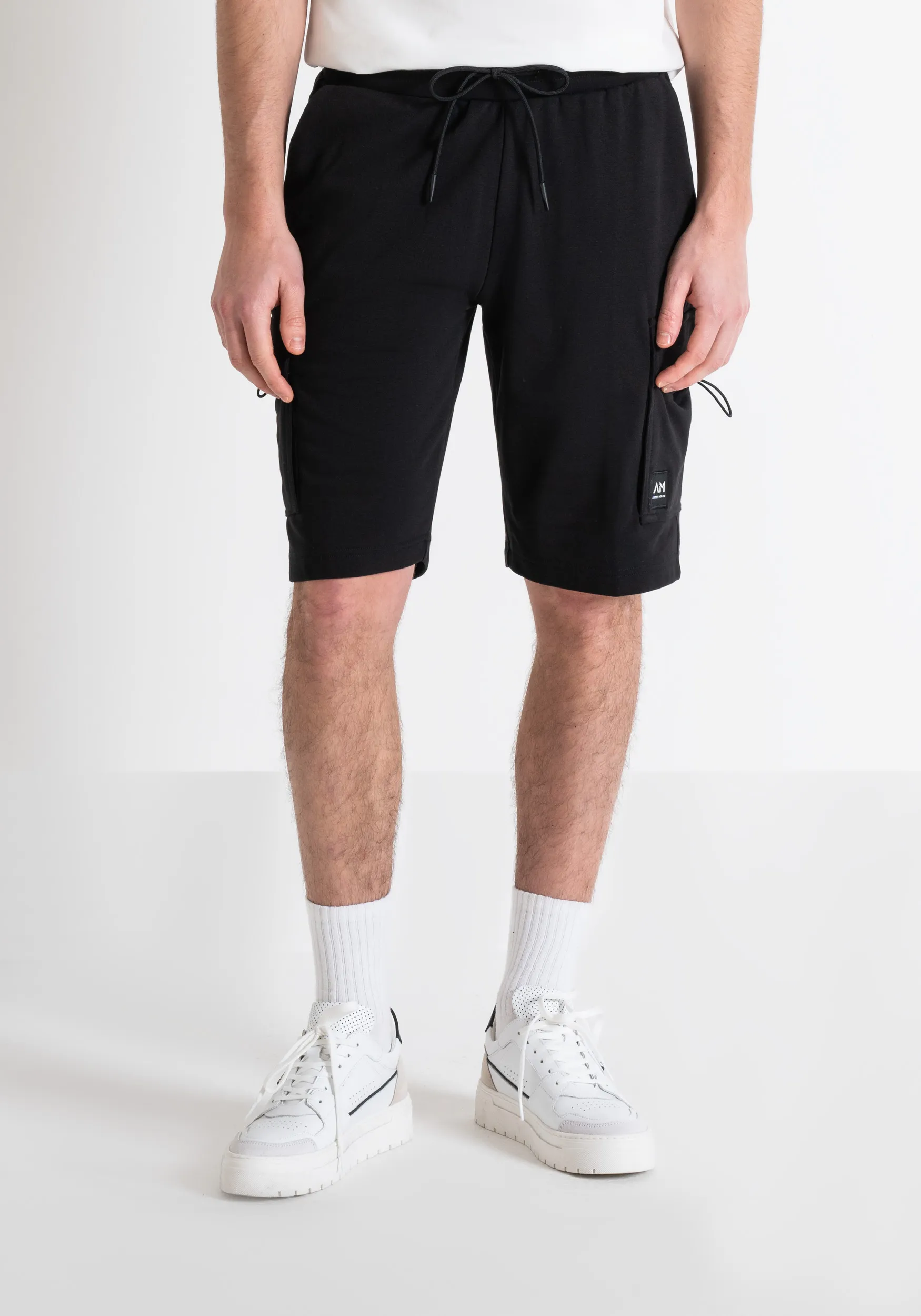 SHORT POLAR REGULAR FIT CON PARCHE LOGO