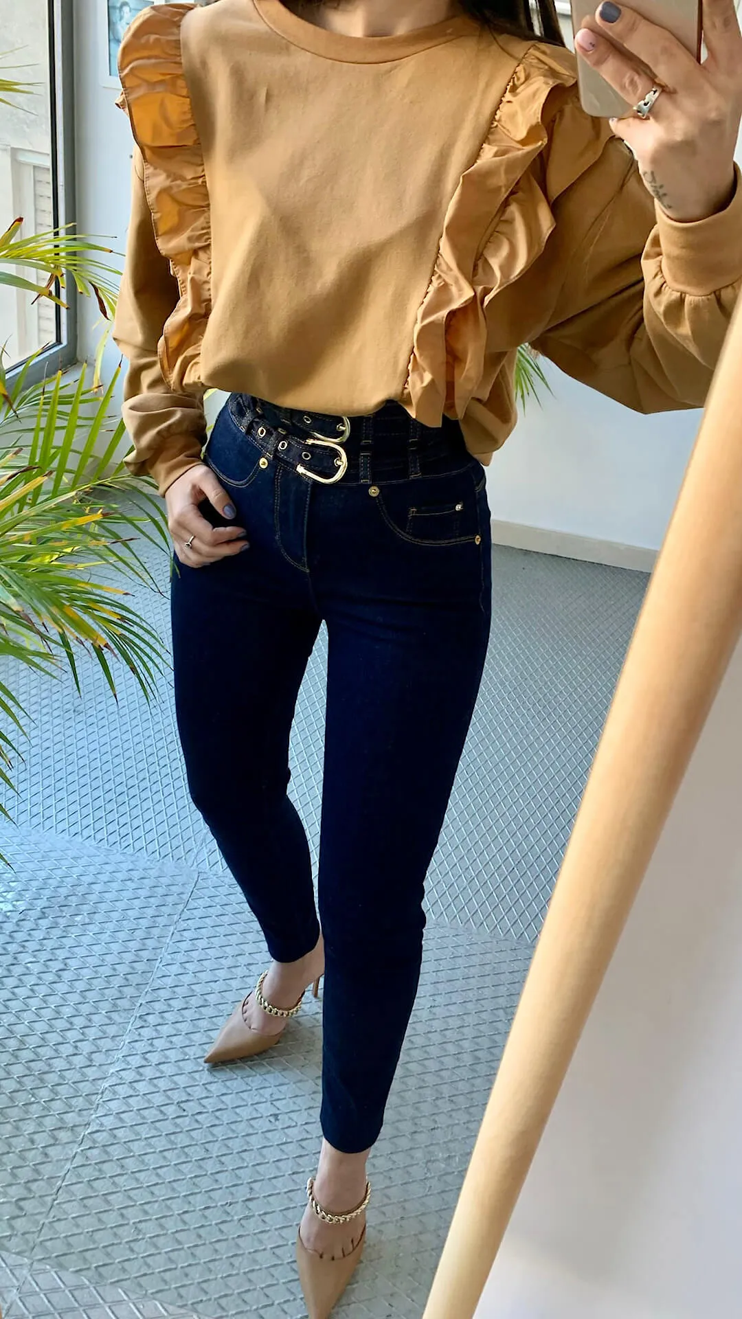 Suéter Camel Volantes