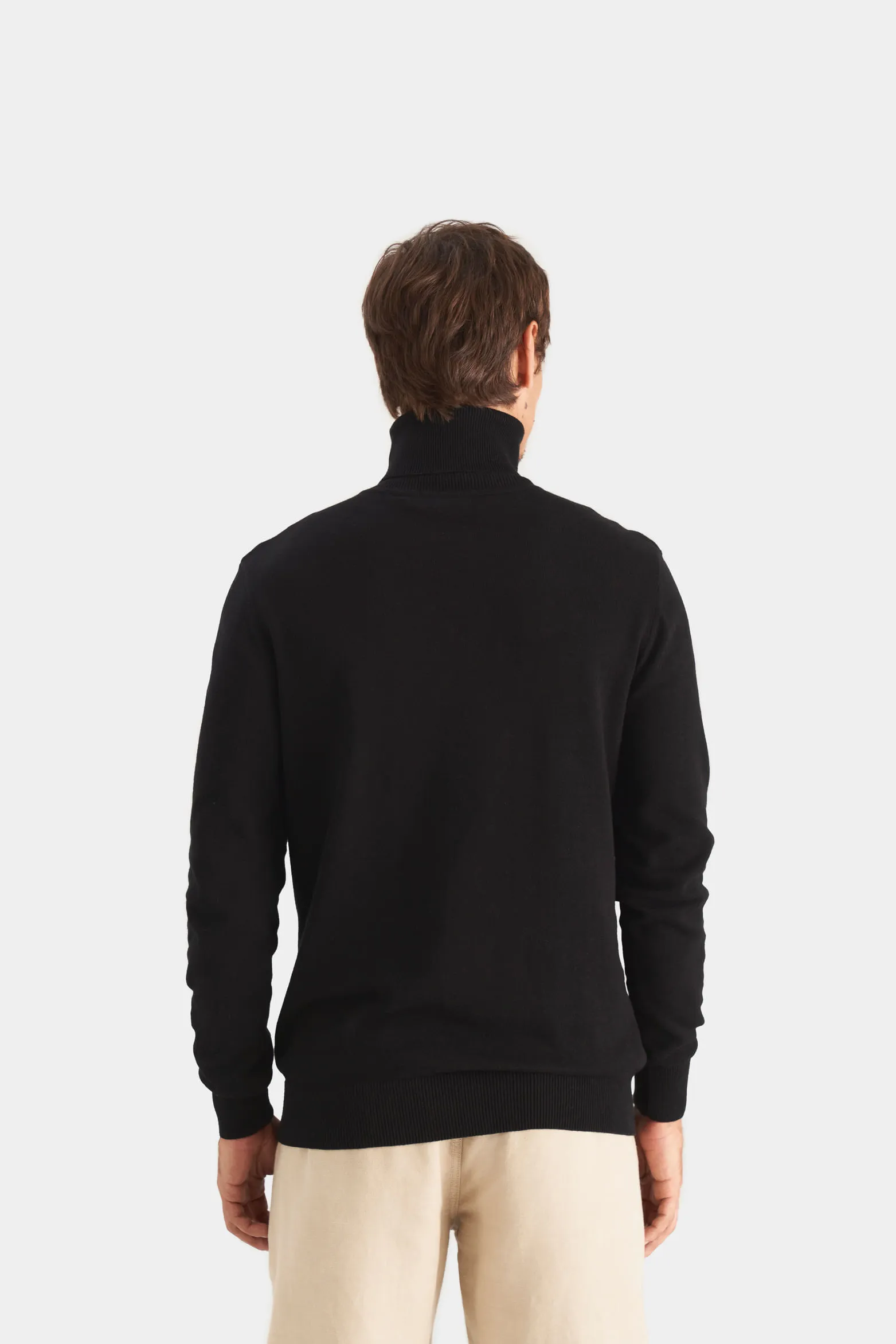 Sweater cuello tortuga tejido para hombre
