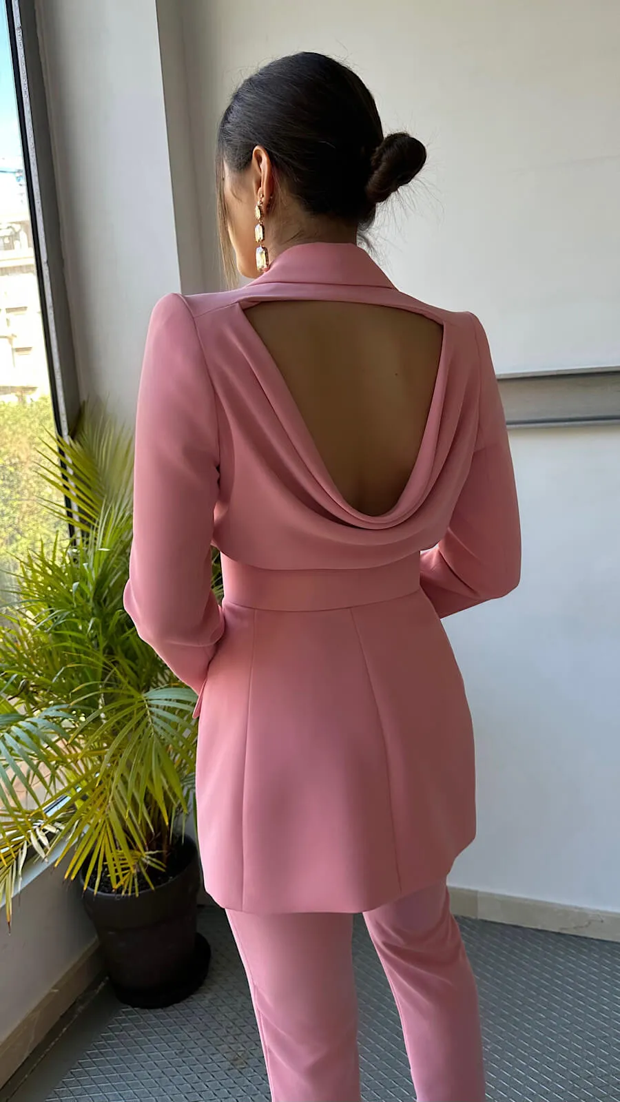 Traje Rose Diseño Escote Espalda
