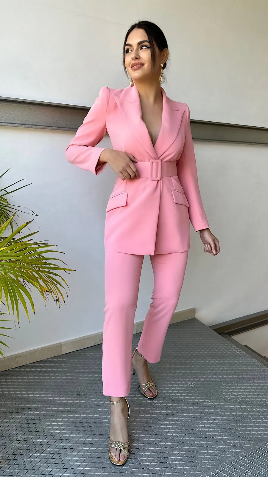 Traje Rose Diseño Escote Espalda