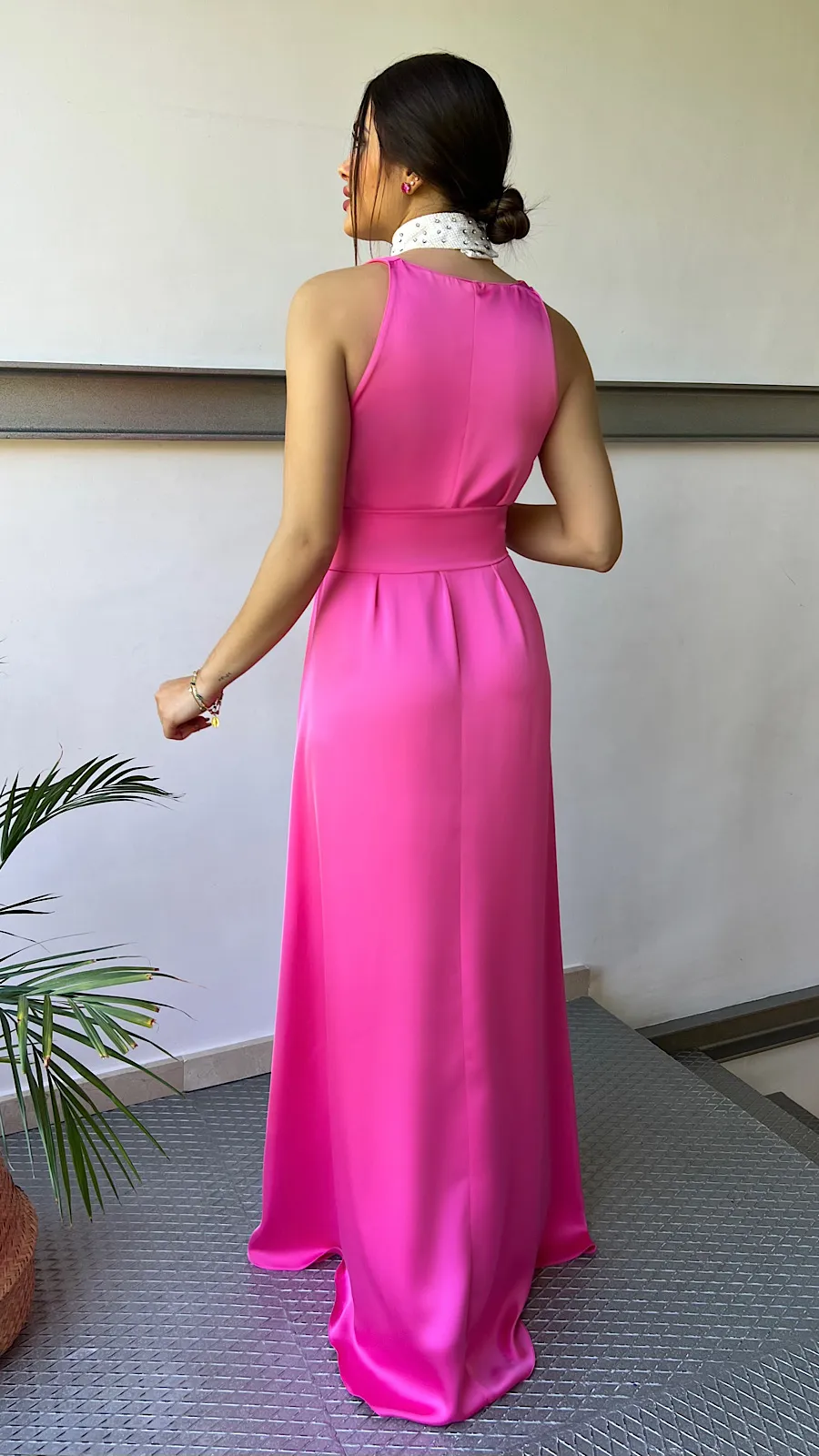 Vestido Fucsia Cuello Joya Desmontable