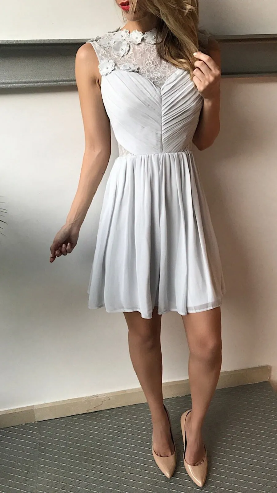 Vestido Gris Escote Corazón