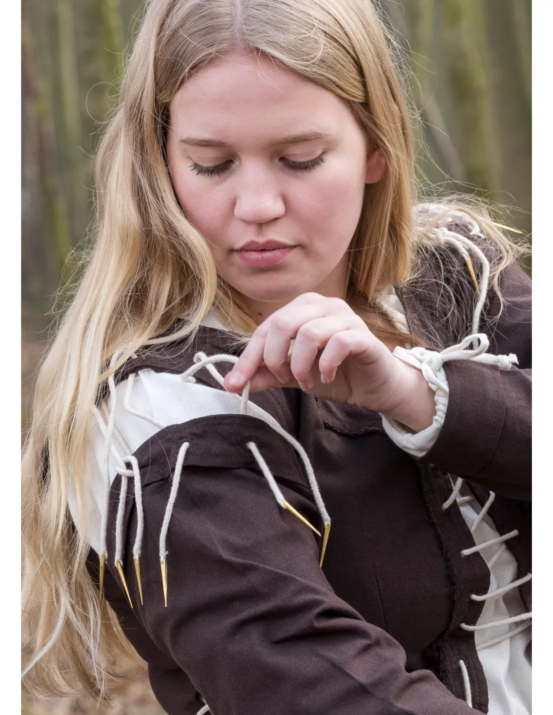 Vestido Medieval Marit con Cordón, marrón
