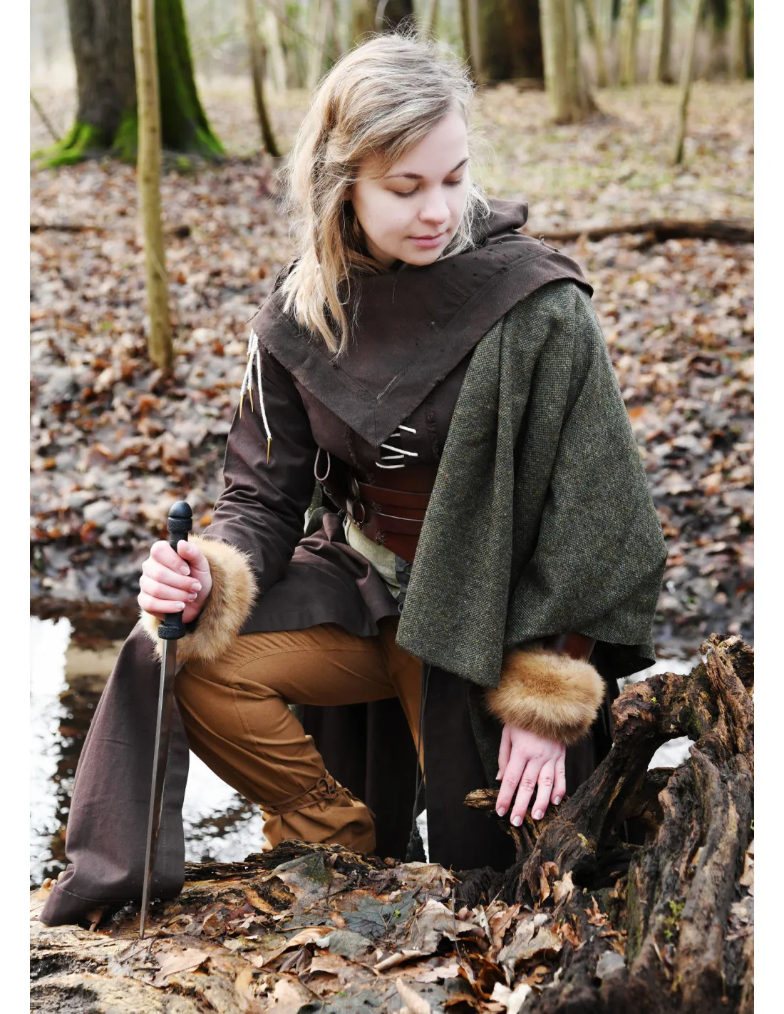 Vestido Medieval Marit con Cordón, marrón