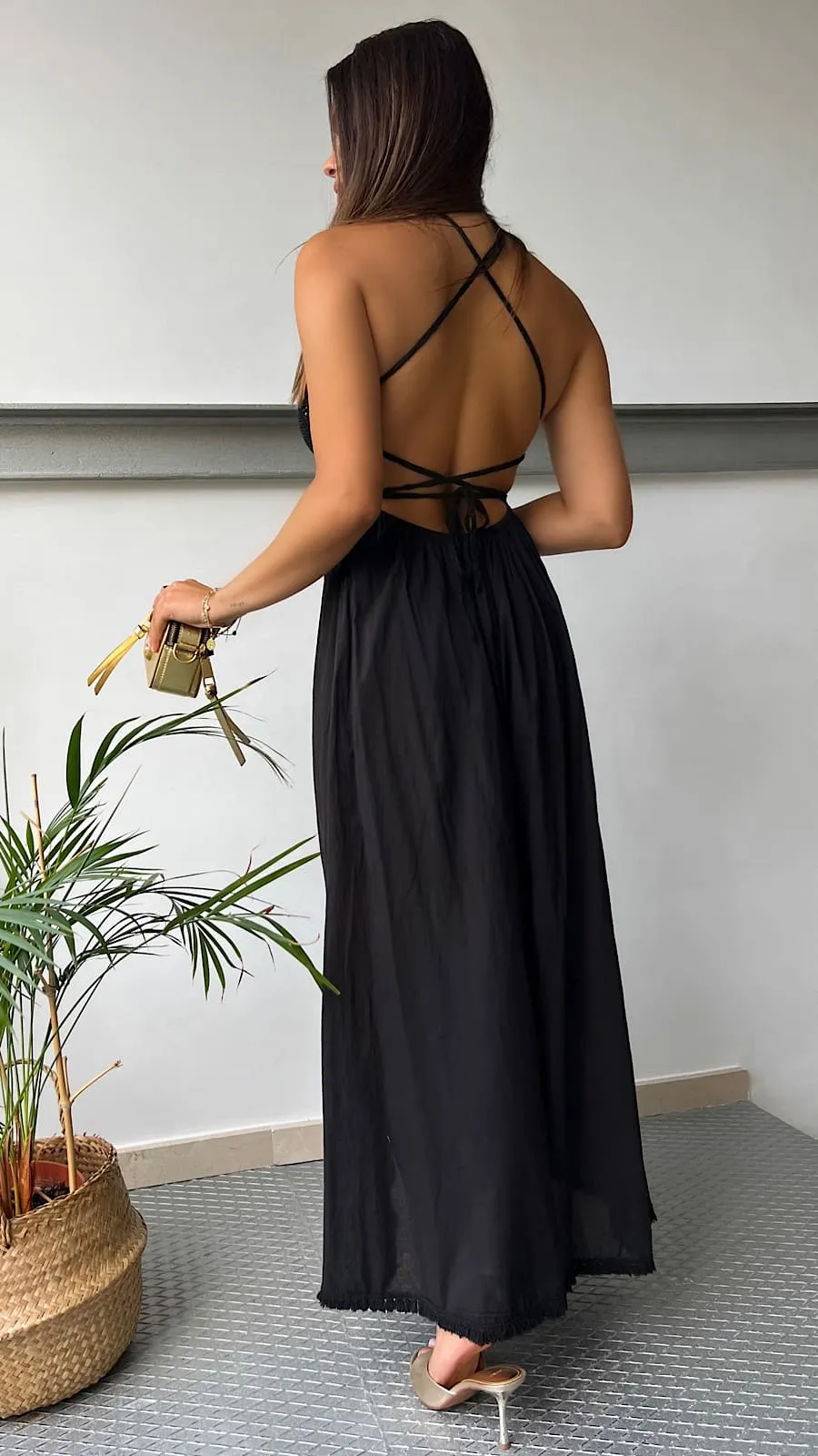 Vestido Negro Espalda Cruzada Lino Y Crochet