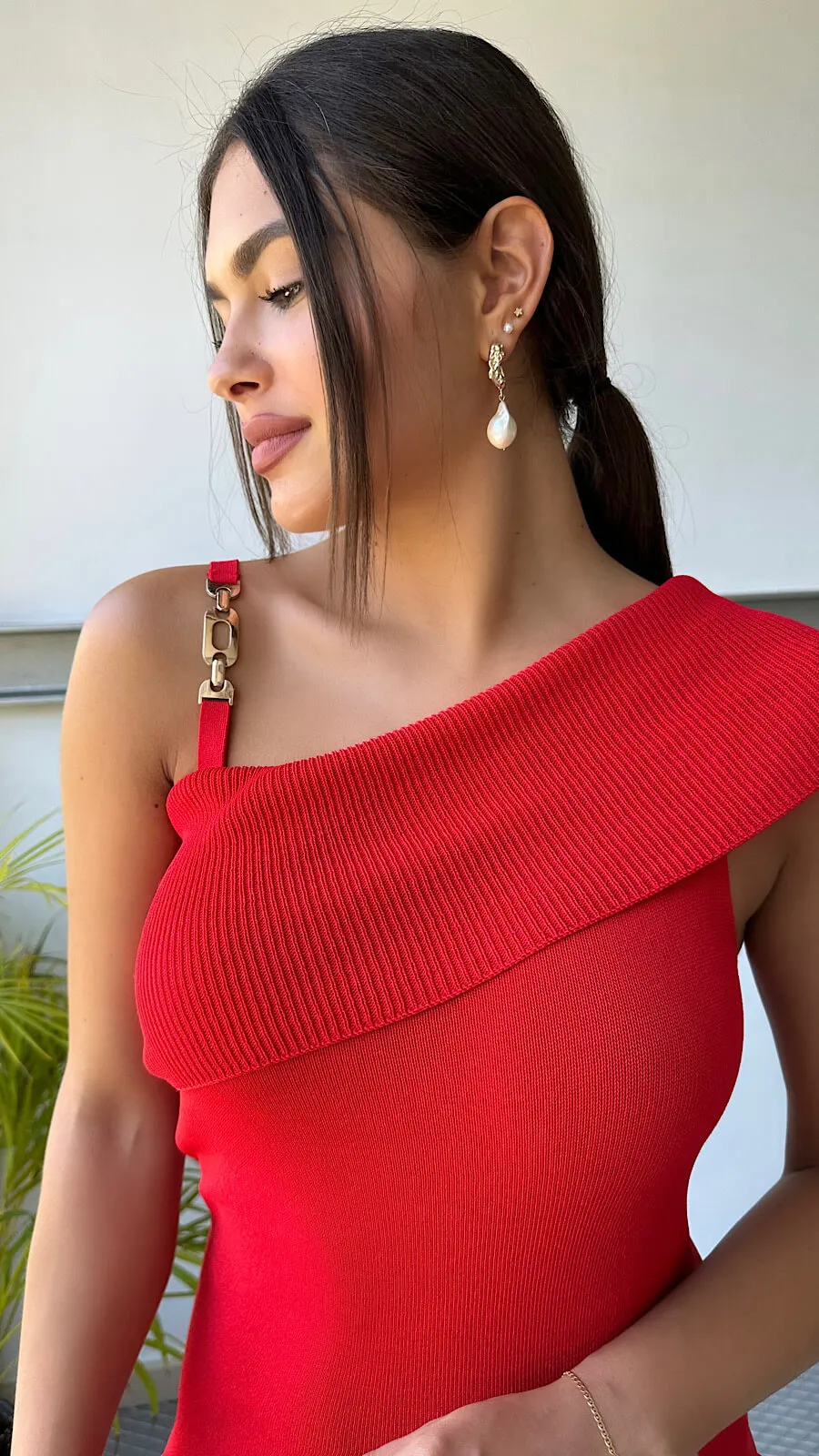 Vestido Rojo Escote Asimétrico