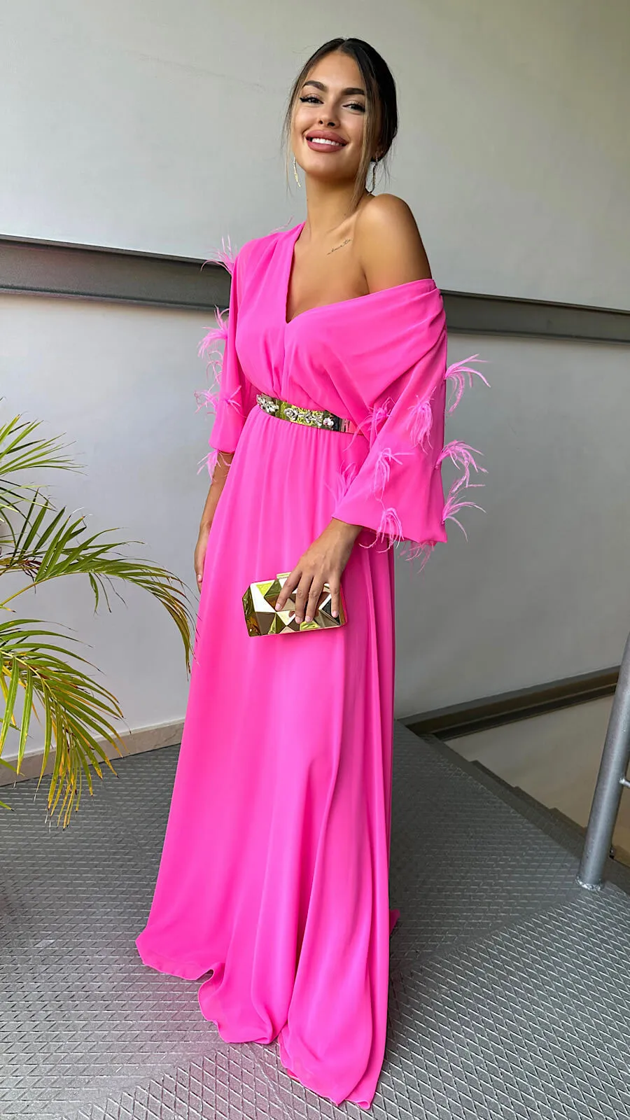 Vestido Rosa Manga Plumas