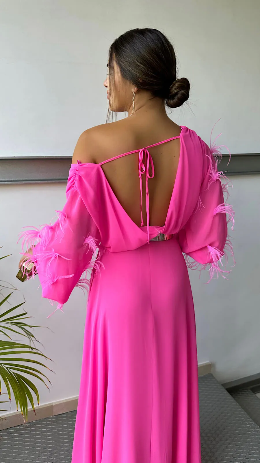 Vestido Rosa Manga Plumas