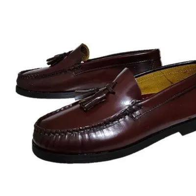 Zapato castellano borlas burdeos