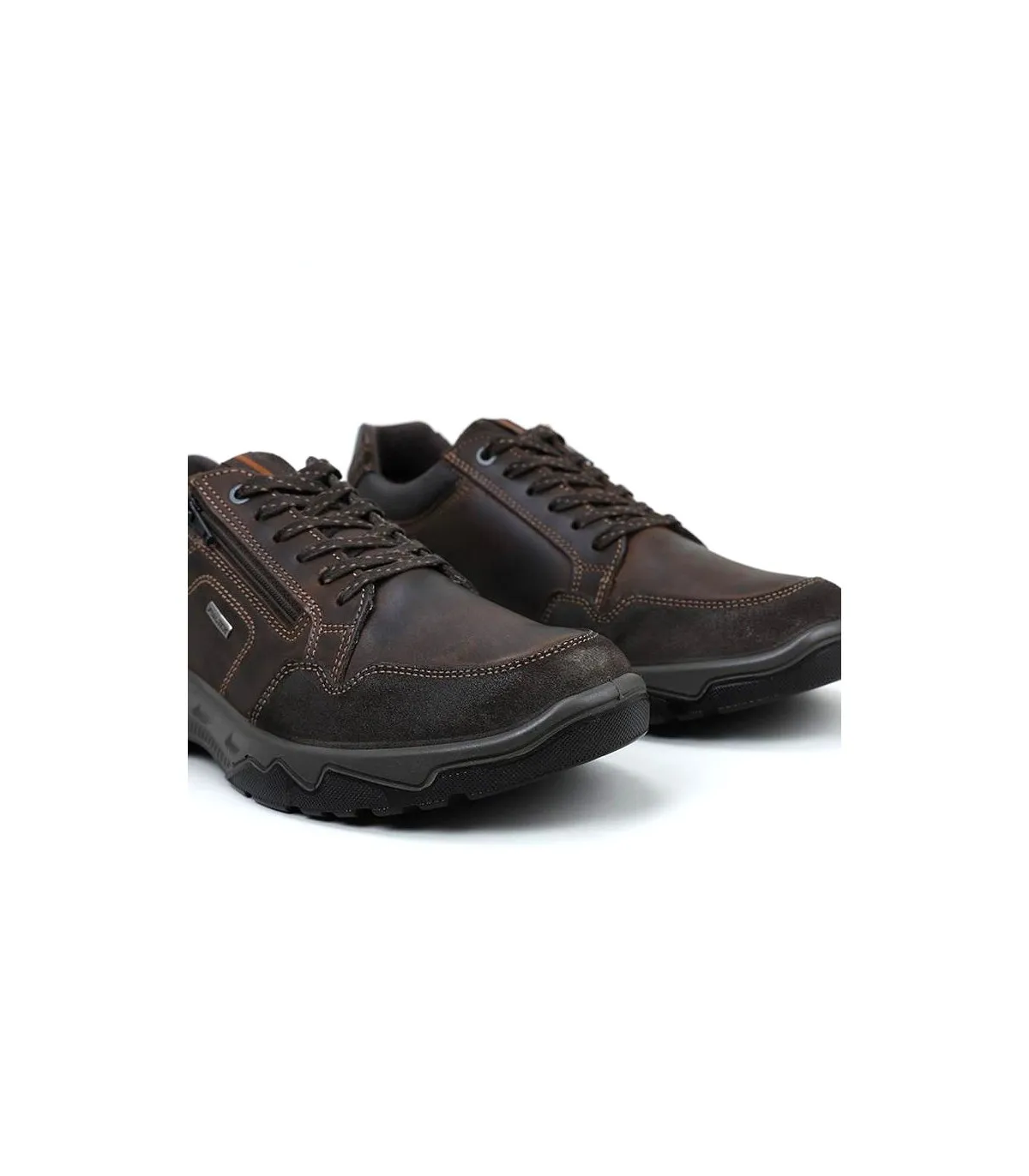 Zapato en piel nobuck de color café