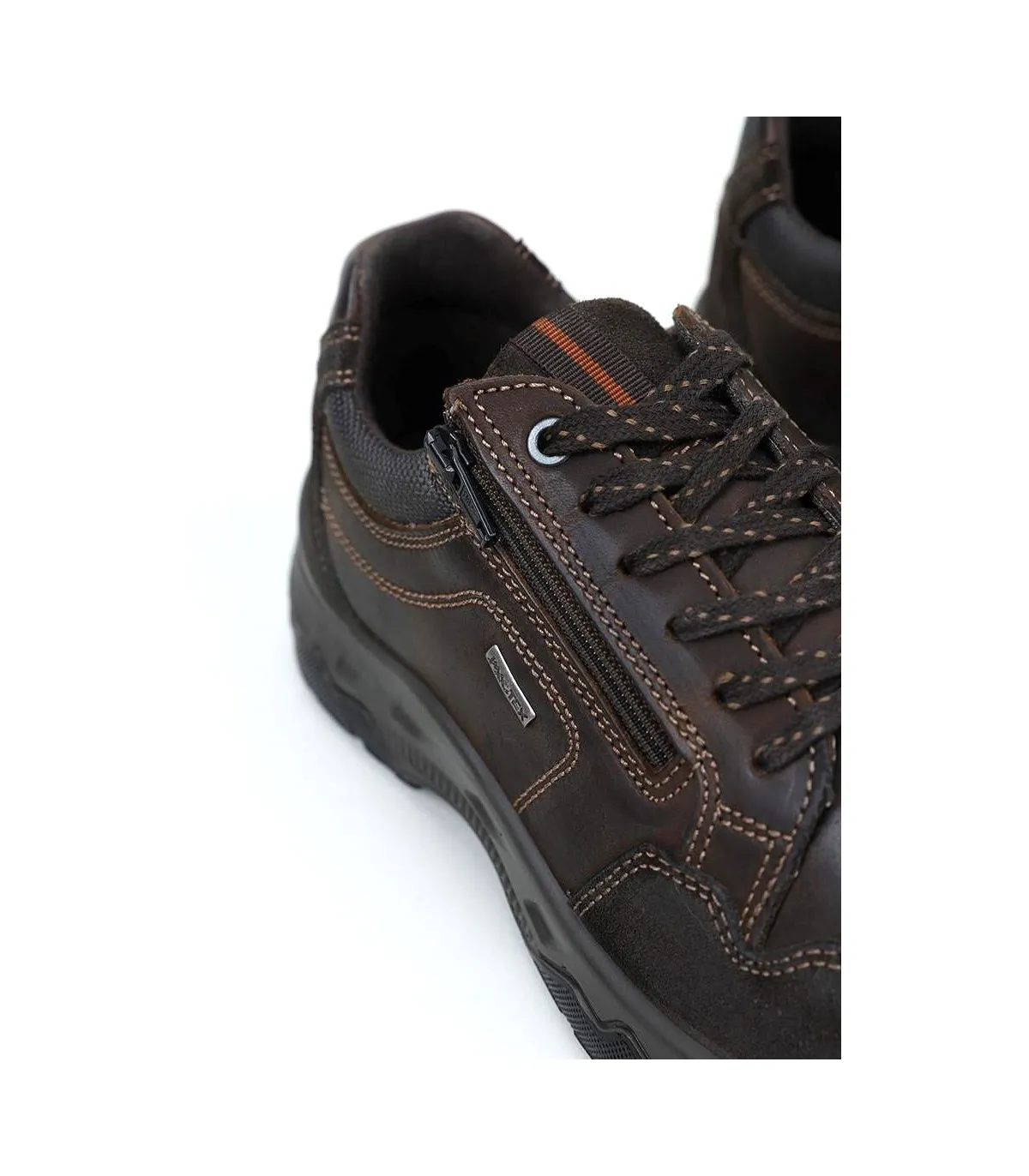 Zapato en piel nobuck de color café